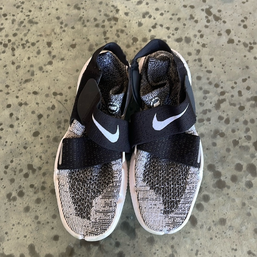 Nike free sock shoes